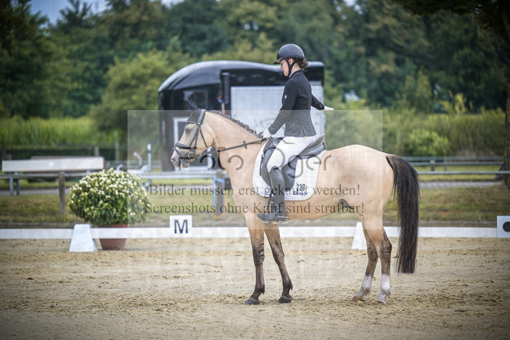 DOS_3113 | Entdecke hochwertige Reitturnierfotos von Foto Oger. Professionell, emotional und authentisch – jetzt Lieblingsmomente im Shop bestellen.Deutschlandweite Turnierfotografie. - Realisiert mit Pictrs.com