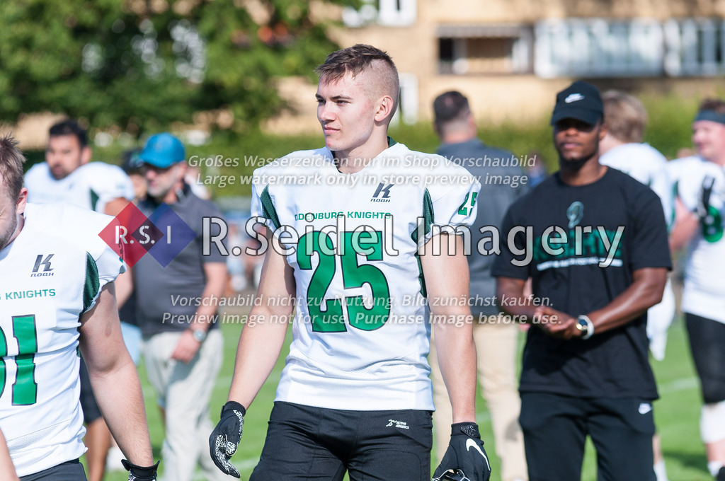 American Football, Saison 2022, Regionalliga Nord, Hamburg Blue Devils - Oldenburg Knights, Dr.-Hermann-Schnell-Sportplatz (Hamburg), 06.08.2022, 07. Gameweek | Tjarden Krause (#25, Oldenburg)
