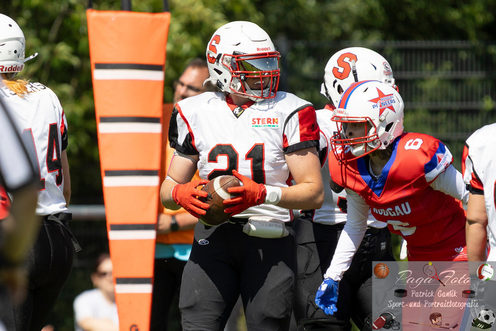 GFLW 1: German Football League Women 1: Rodgau Pioneers Ladies - Stuttgart Scorpions Sisters, 07.06.2026 | Stella Elisa Martin (Stuttgart Scorpions Sisters #21) mit dem Ball in den Händen, Rodgau Pioneers Ladies - Stuttgart Scorpions Sisters, Rodgau, Maingau-Energie-Stadion "Am Weichsee", 7.6.2026 - Realisiert mit Pictrs.com