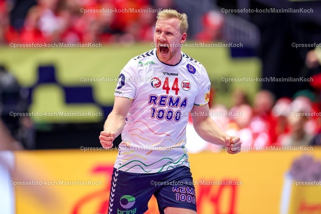 EHF24012603050 | 24.01.2026, Handball, Men's EHF EURO 2026, Deutschland - Norwegen, Jyske Bank Boxen in Herning, Dänemark, Main Round:  Kevin Maagero Gulliksen (Norway #44) jubelnd