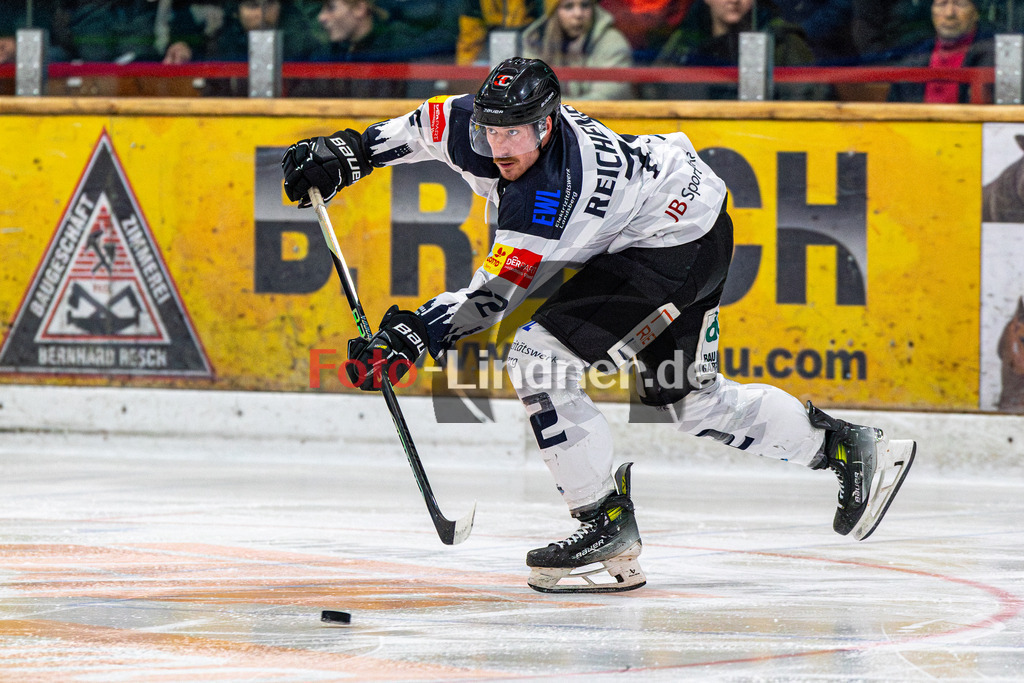 Spiel 5 Viertelfinale TSV Peißenberg Miners vs HC Landsberg Riverkings | Eishockey Bayernliga Playoffs 2023/2024, Spiel 5 Viertelfinale TSV Peißenberg Miners vs HC Landsberg Riverkings, 20240301,
Forian REICHENEDER (HCL 72) in Aktion,
2024-03-01 in Peißenberg (Eisstadion)
72 Forian REICHENEDER (HCL 72)
Copyright: WolfgangxLindner foto-lindner.de
