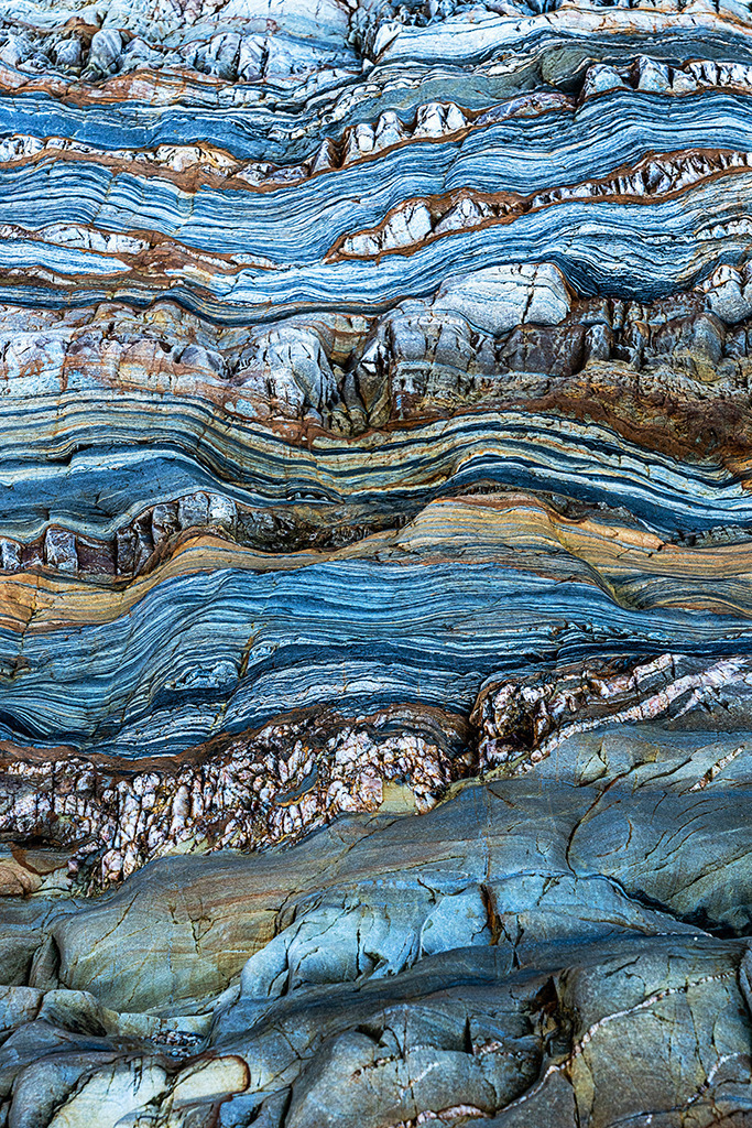 Schichten in blau | e_2025_09_4021 - Realisiert mit Pictrs.com