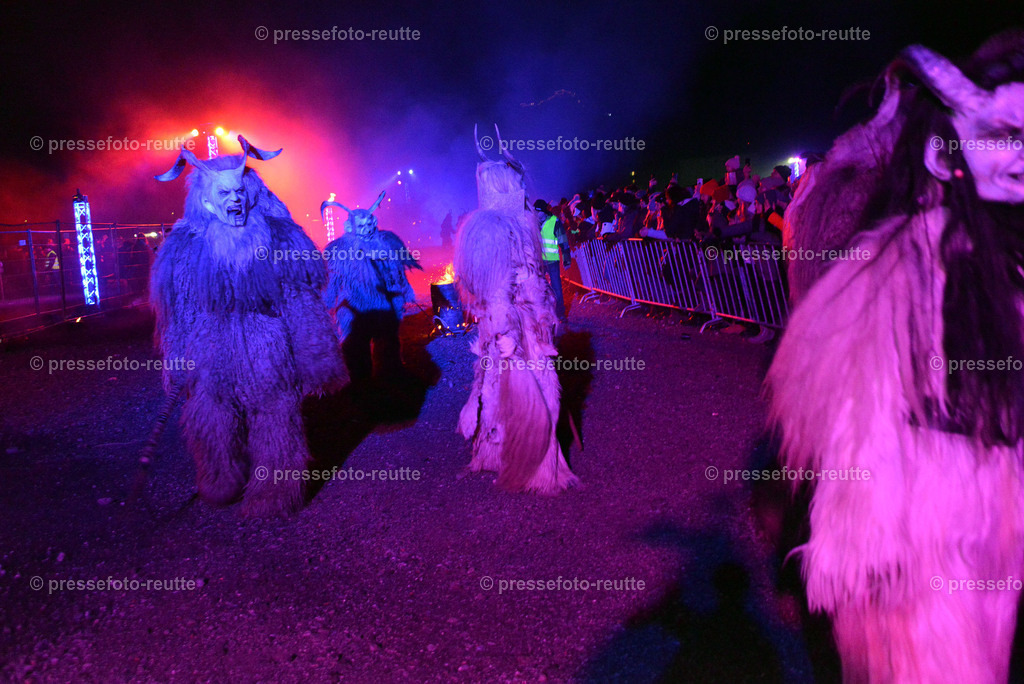 news-2022-Dez03-Krampusumzug-Reutte-WTV_6044 | Info aus dem Bezirk Reutte/Ausserfern Tirol sowie eine umfangreiche Bilddatenbank über die gesamte Region: Lechtal, Talkessel Reutte, Tannheimertal, Zwischentoren. Lech, Plansee, Zugspitze, Grenztunnel, B179, Fernpassstraße, Verkehr, Lawinen, Tradition, - Realisiert mit Pictrs.com