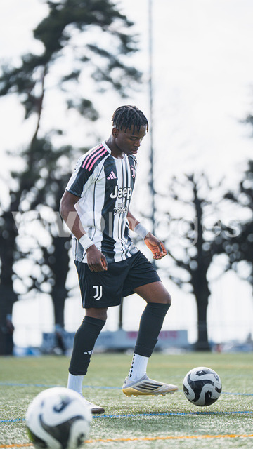 juv_lut_fmachado-0080 | Images from the Juniors B match between Juventus Academy and FC Lutry, played on 18 March 2026 in Lutry, Switzerland, featuring players, coaching staff and match action throughout the game.