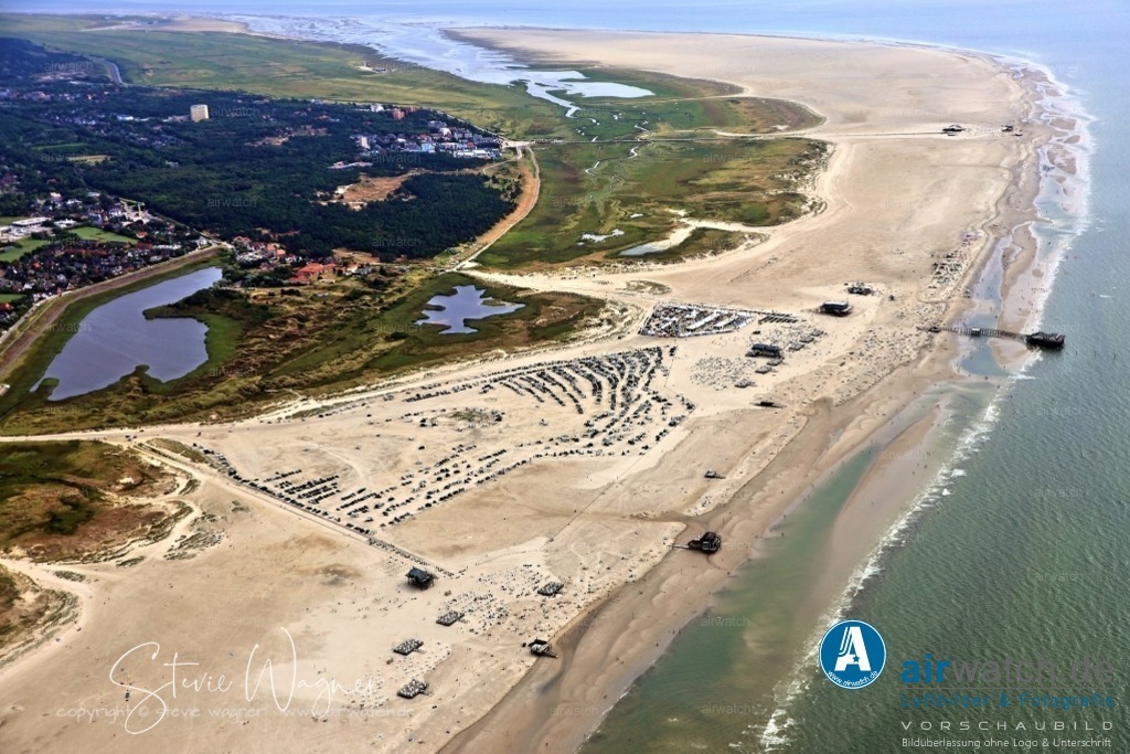 Luftbilder St.Peter-Ording | Für Urlaub an der Nordsee bietet Sankt Peter-Ording eine Vielzahl von Unterkünften, einschließlich Ferienwohnungen, Ferienhäusern und Appartements. Die Unterkünfte sind für unterschiedliche Bedürfnisse geeignet, von großräumigen Ferienhäusern bis hin zu kuscheligen Ferienwohnungen mit Meerblick.