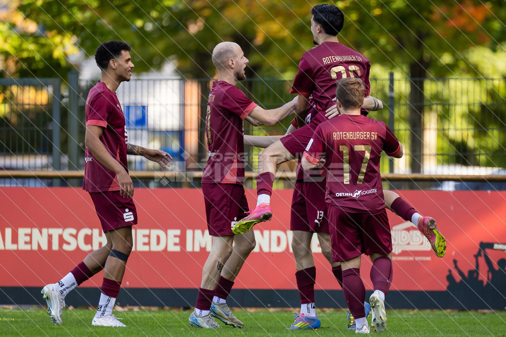 20250928_Picselweb-Fotografie_1R3_1321 | Spielszenen aus dem Spiel VfL Güldenstern Stade - Rotenburger SV. Ergebnis 0:3 - Realisiert mit Pictrs.com