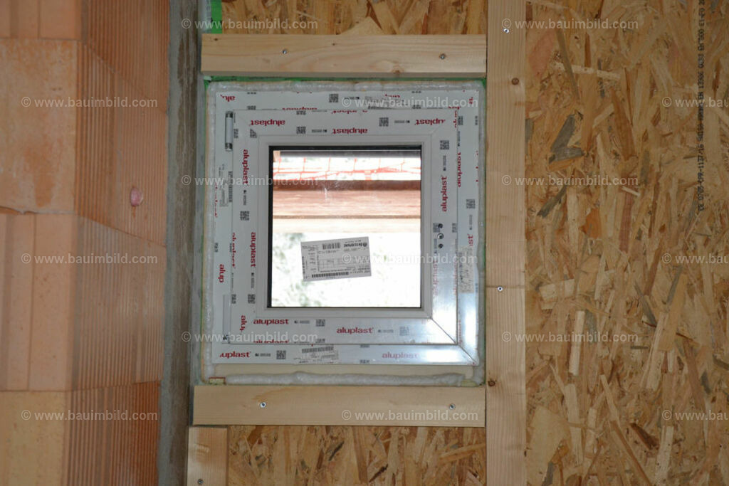 bib-lg14-fenster-0020 | Nach LV-Leistungsgruppen sortierte Detailfotos über den Bau eines Hauses. Alle Hausbau-Bilder direkt vom Urheber und Autor der Website Haus-Selber-Bauen.com