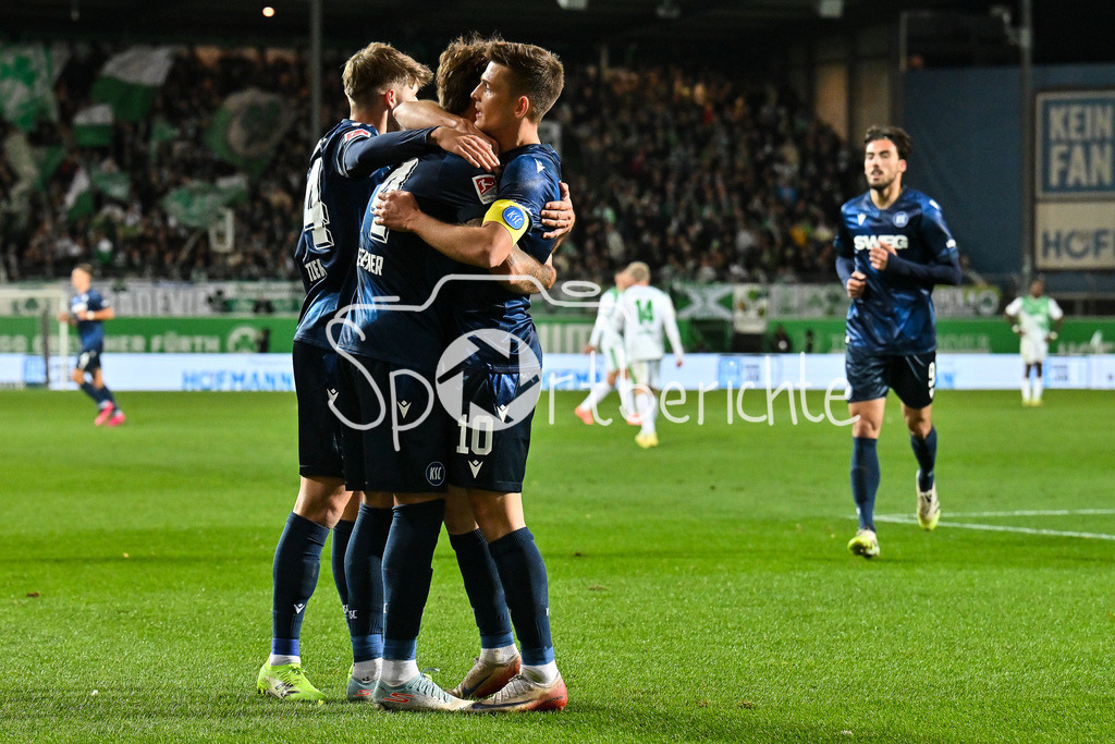 SpVgg Greuther Fürth - Karlsruher SC | FUERTH, GERMANY - OCTOBER 24: Marvin WANITZEK (Karlsruher SC 10) celebrating the goal to 0-3 during the 2. bundesliga match between SpVgg Greuther Fuerth vs. Karlsruher SC on matchday 10 at Sportpark Ronhof Thomas Sommer on October 24, 2025 in Fuerth, Germany / DFL REGULATIONS PROHIBIT ANY USE OF PHOTOGRAPHS AS IMAGE SEQUENCES AND/OR QUASI-VIDEO