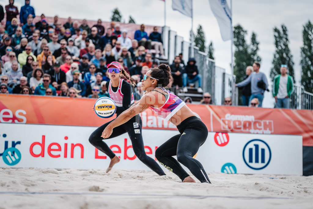 Beachvolleyball | Frauen | German Beach Tour 2024 | Tourstop Bremen | 09.06.2024 | Thainara Mylena Feitosa de Oliveira (BRA) nimmt den Ball an