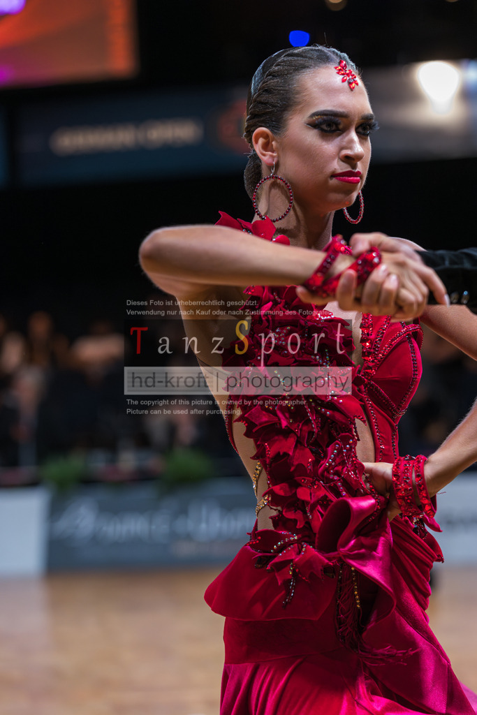 20250820_WDSF Open Lat Youth_3093 | Tanzsportbilder, Standardtanz, Lateintanz, WDSF, DTV, LTVB, dancecomp, goc, hessen tanzt, blaues band der spree, walzer, tango, wiener walzer, slowfox, quickstepp, samba, rumba, cha-cha-cha, paso doble. jive, hd-kroft photography, turniertanzsport