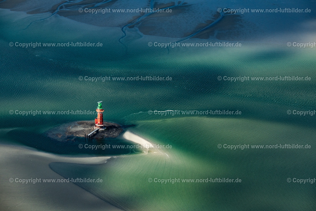 Hohe_Weg_Leuchtturm_ELS_1763140918 | BUTJADINGEN 14.09.2018 Leuchtturm Hohe Weg als historisches Seefahrtszeichen im Küstenbereich der Nordsee im Ortsteil Langwarden in Butjadingen im Bundesland Niedersachsen. // Lighthouse as a historic seafaring character in the coastal area of North Sea in the district Langwarden in Butjadingen in the state Lower Saxony. Foto: Martin Elsen