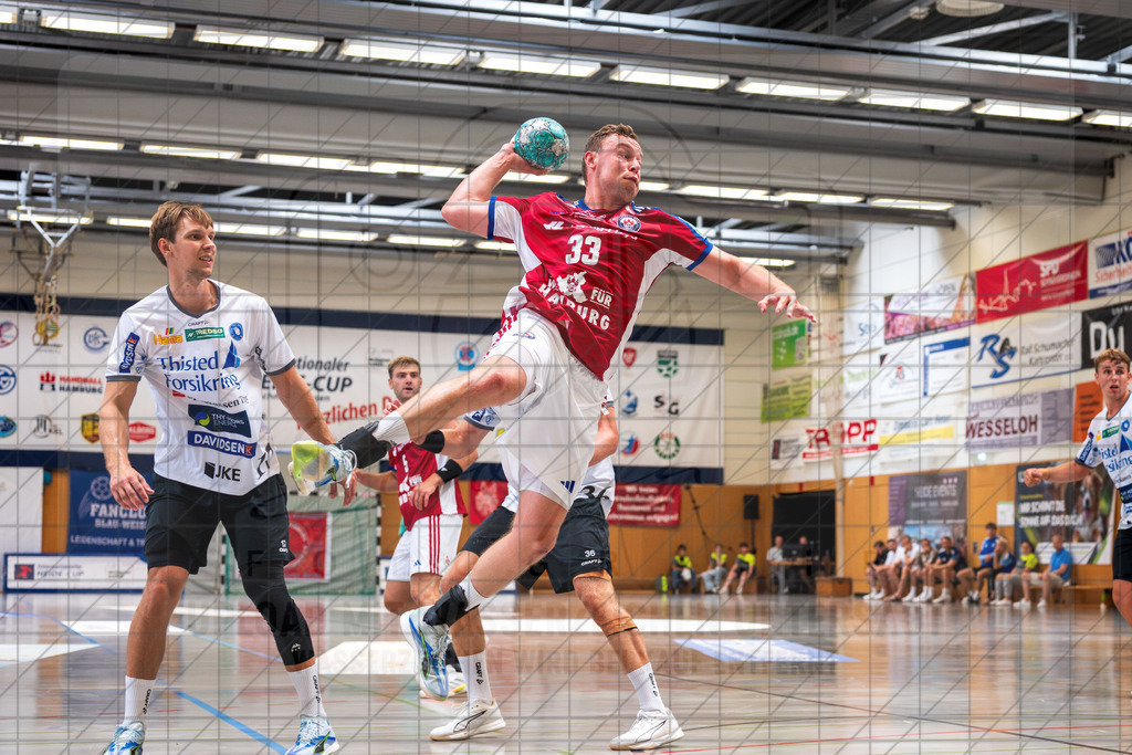 IHC 2026 - Handball-Club Hamburg vs. Mors-Thy Håndbold | Moritz Sauter (Handball-Club Hamburg #33); IHC 2026 - Handball-Club Hamburg vs. Mors-Thy Håndbold am 08.08.26 in Sporthalle KGS, Schneverdingen - Realisiert mit Pictrs.com