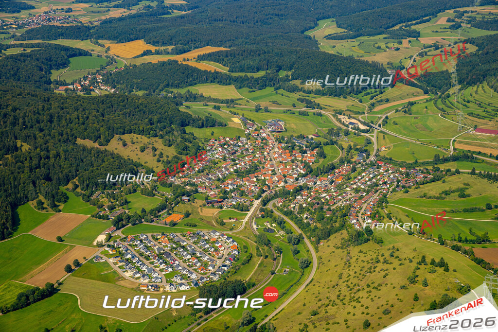 Das Luftbild zeigt :  Gomadingen - Die Luftaufnahme wurde 2024 vom UL-Flugzeug aus erstellt ( keine Drohne ) - Hochauflösende Luftaufnahme - Für grossformatige Ausdrucke geeignet. Die Geschenkidee !Mit Lizenz und Bildrechte bestellbar
