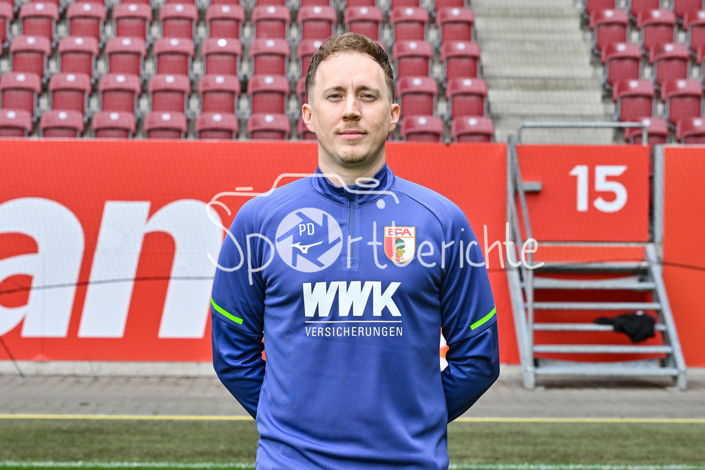 FC Augsburg 2025/26 | Philipp DOLLA / Einzelfoto / Freisteller / Media Day FC Augsburg: WWK-Arena am 06.08.2025