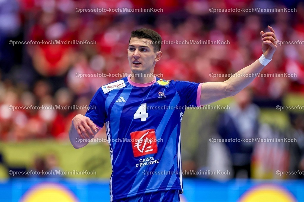 EHF22012603183 | 22.01.2026, Handball, Men's EHF EURO 2026, Frankreich - Dänemark, Jyske Bank Boxen in Herning, Dänemark, Main Round:  Aymeric Minne (France #04) gestikulierend