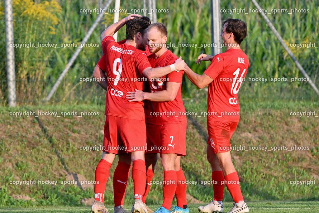 FC Lendorf vs. SC St.Veit | Jubel SC St.Veit Mannschaft, #9 Julian Brandstätter St.Veit, #7 Heiko Norbert Springer St.Veit, #16 David Armin Hude St.Veit, FC Lendorf vs. SC St.Veit, FC Lendorf vs. SC St.Veit am 17.08.2024 in Lendorf (Thomas Morgenstern-Arena), Austria, (Photo by Bernd Stefan)
