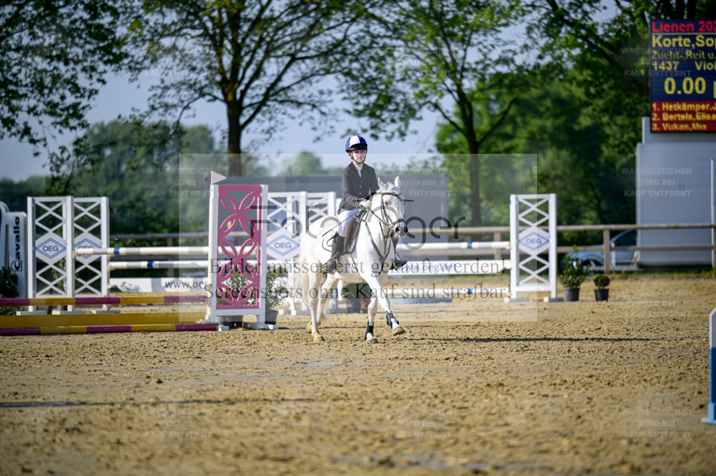Reitturnier Lienen | Entdecke hochwertige Reitturnierfotos von Foto Oger. Professionell, emotional und authentisch – jetzt Lieblingsmomente im Shop bestellen. - Realisiert mit Pictrs.com
