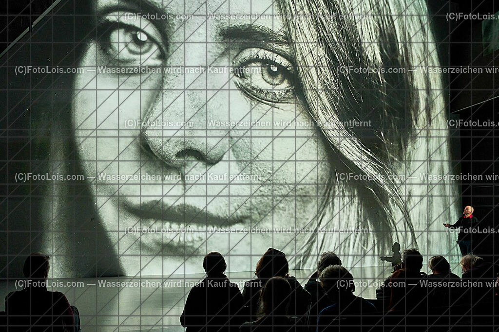 ALP8841_Linz_ARS-Elektr_MH_Nassplattenfoto_Gallhuber Katharina | (C)FotoLois.com, Alois Spandl, Linz an der Donau - ARS Elektronica Center, Multimediashow über Nassplattenfotografie von Markus Hofstätter, Fr 13. Oktober 2023.