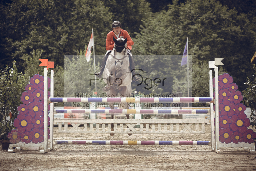 20240530-DOS_2366 | Entdecke hochwertige Reitturnierfotos von Foto Oger. Professionell, emotional und authentisch – jetzt Lieblingsmomente im Shop bestellen.Deutschlandweite Turnierfotografie. - Realisiert mit Pictrs.com