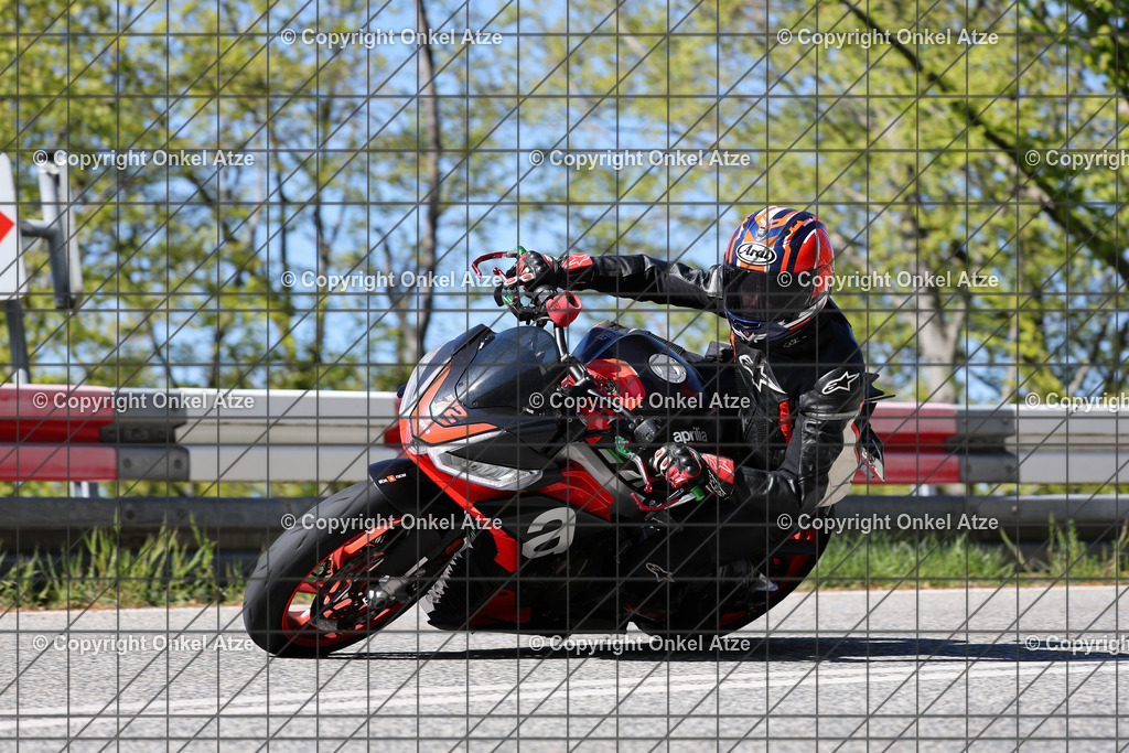 IMG_8281 | Fotograf am Kyffhäuser. Onkel Atze. Kyffhäuser Rennstrecke. Café36. Motorsportfotografie. - Realisiert mit Pictrs.com