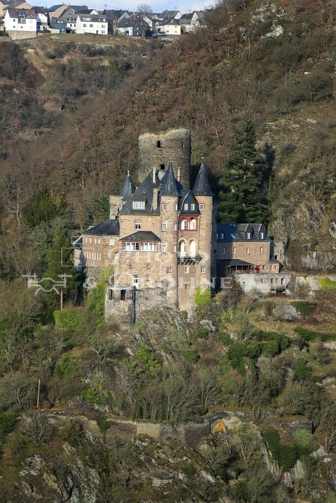Burg Katz-5772 | Die BUrg Katz ist der Inbegriff einer mittelalterlichen Burg. Sie befindet sich oberhalb von Sankt Goarshausen auf einem Felsvorsprung und ist eines der beliebtesten Fotomotive am Mittelrhein. - Realisiert mit Pictrs.com