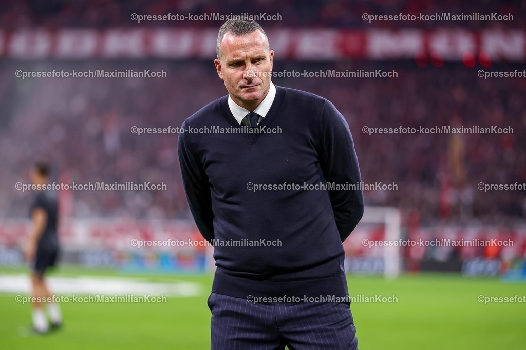 UCL22102501139 | 22.10.2025, Fußball, UEFA Champions League, FC Bayern München - Club Brügge, Allianz Arena, Saison 2025 2026: Cheftrainer Nicky Hayen (Club Bruegge #hc) Regulations prohibit any use of photographs as image sequences and or quasi-video.