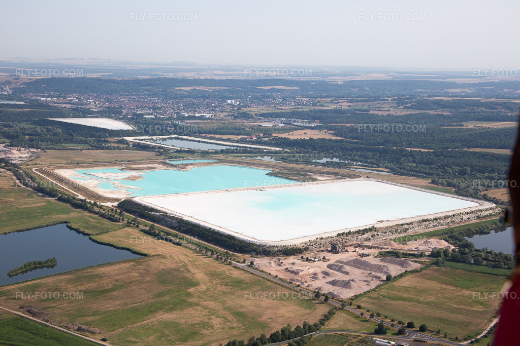 Aerial view: Saltworks in Rosières-aux-Salines in the state Meurthe et Moselle, France. – Photo: IMG_083130.jpg taken on 07/11/2015 by Werner Riehm/FLY-FOTO.com – Resolution of the original: 5472 x 3648 px