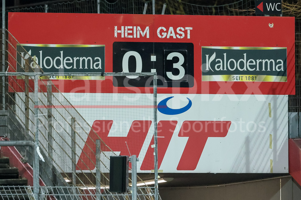 Fussball, DFB-Pokal Frauen, SC Fortuna Köln - SV Werder Bremen | v.li.: Die Anzeigetafel zeigt den Spielstand von 0:3 an, Ergebnis, Zwischenergebnis, Endergebnis, Endstand, Tore, Videowall, Videowand, Anzeige, DIE DFB-RICHTLINIEN UNTERSAGEN JEGLICHE NUTZUNG VON FOTOS ALS SEQUENZBILDER UND/ODER VIDEOÄHNLICHE FOTOSTRECKEN. DFB REGULATIONS PROHIBIT ANY USE OF PHOTOGRAPHS AS IMAGE SEQUENCES AND/OR QUASI-VIDEO.