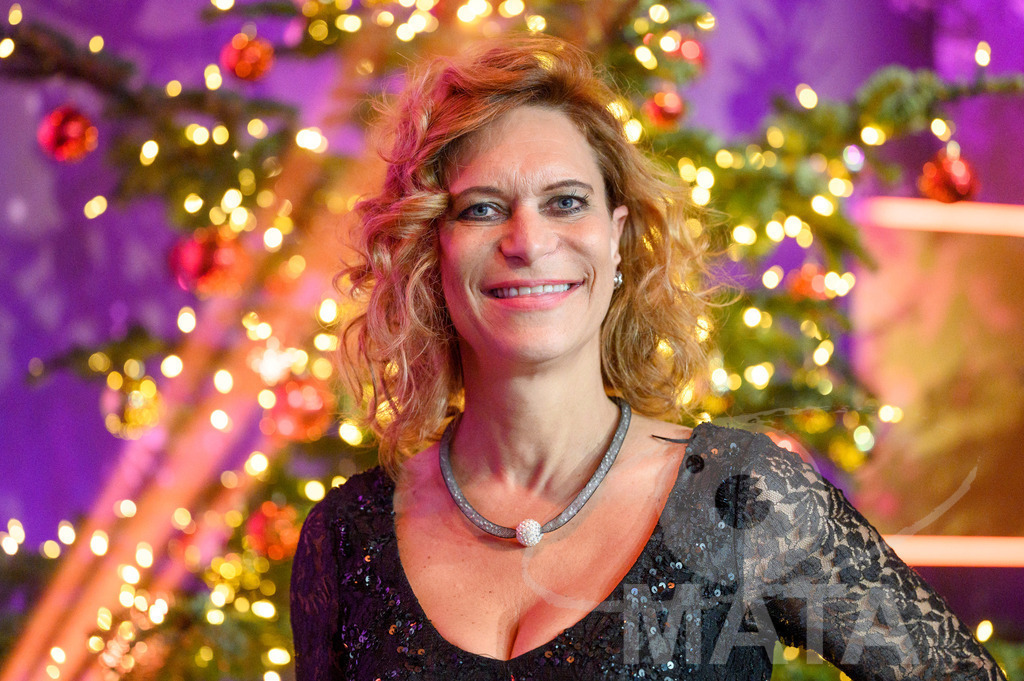 _DWI6439 | Sonja Fischer bei '30 Jahre Sternstunden-Gala 2023' in der Frankenhalle. Nürnberg, 15.12.2023 - Realisiert mit Pictrs.com