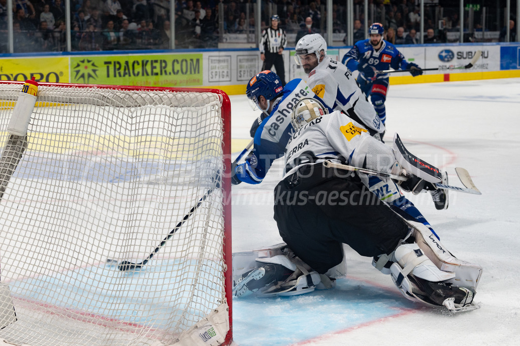 Swiss National League: Semifinals Game 4: ZSC Lions - Fribourg-Gotteron | 14.04.2022, Zürich, Hallenstadion, Swiss National League: Semifinals Game 4: ZSC Lions - Fribourg-Gotteron, #16 Marcus Krüger (ZSC) trifft zum 3:1. - Realisiert mit Pictrs.com