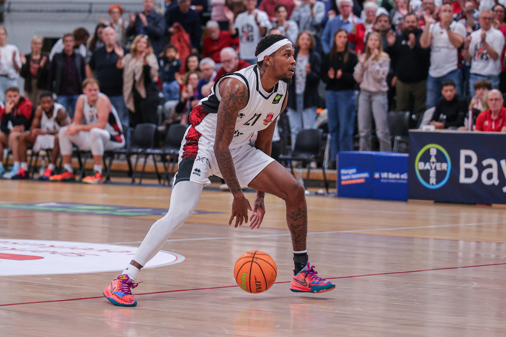 Pro A BAYER GIANTS vs Eisbären Bremerhaven-138 | Fotos von Basketballspielen aus dem Raum NRW fotografiert von Gero Mueller-Laschet und Daniel Schaefer - Realisiert mit Pictrs.com