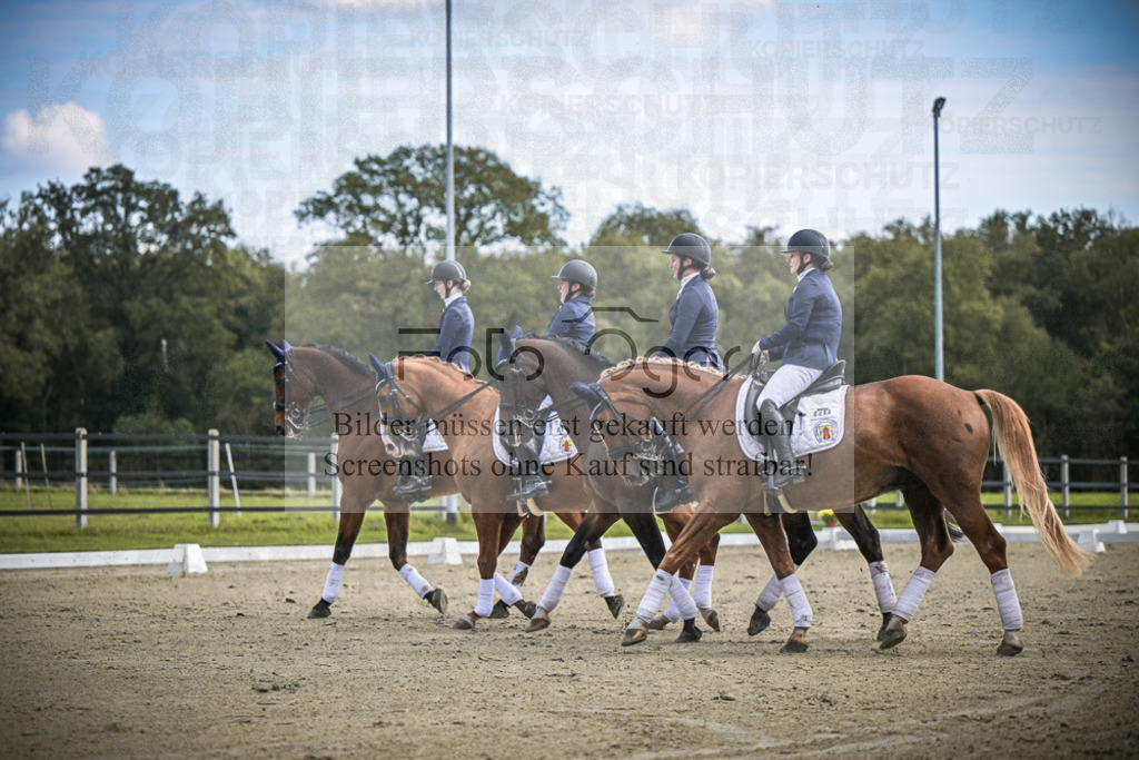DOS_0604 | Entdecke hochwertige Reitturnierfotos von Foto Oger. Professionell, emotional und authentisch – jetzt Lieblingsmomente im Shop bestellen.Deutschlandweite Turnierfotografie. - Realisiert mit Pictrs.com