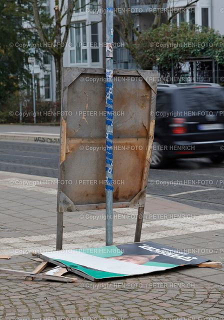 Bundestagswahlkampf 2025 | 20.01.2025 Wahlplakate verschiedener Parteien zur Bundestagswahl nach Ampel-Aus und Mißtrauensvotum hier beschädigtes Wahlplakat von Bündnis 90 Die Grünen Robert Habeck Kanzlerkandidat Vizekanzler Bundesminister für Wirtschaft und Klimaschutz Vandalismus Sachbeschädigung Wahlbeeinflussung Randale (Foto: Peter Henrich) - Realisiert mit Pictrs.com