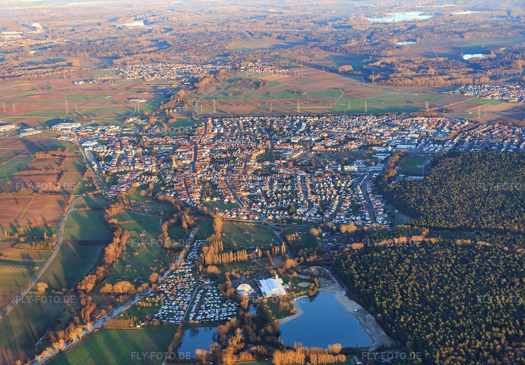 Luftbild: Stadtansicht im Winter aus Westen in Rülzheim im Bundesland Rheinland-Pfalz in Deutschland. Foto: IMG_076600.jpg vom 05.01.2015 durch Werner Riehm/FLY-FOTO.de