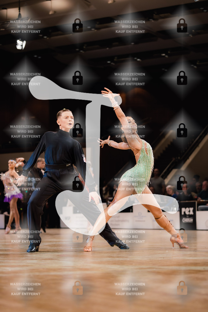 Goldstadtpokal 2025 - WDSF Open Latin Youth 6th (85) Michael Bakscheev _ Julie Meck (Schwarz-Weiß-Club Pforzheim)-2025-01-25-7081 | Webshop for digital downloads and prints of dance sport, event & show photographer Julian Link - Realisiert mit Pictrs.com
