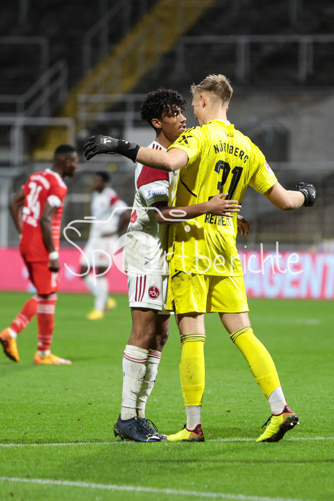 FC Bayern Amateure - 1. FC Nuernberg II | Die Club Spieler freuen sich ueber den Sieg in Muenchen