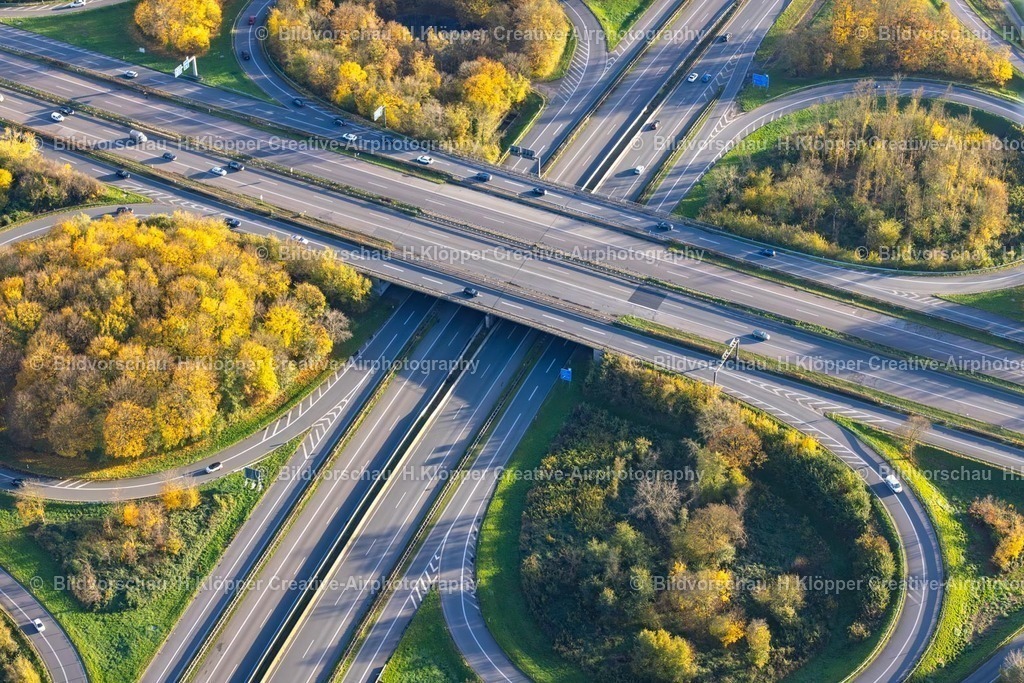 Luftbild Moers-5765 | LuftbildfotografieHerbstluftbild Autobahnkreuz der BAB A40 und BAB A57 am " Kreuz Moers " in Bettenkamp im Bundesland Nordrhein-Westfalen, Deutschland - Realisiert mit Pictrs.com