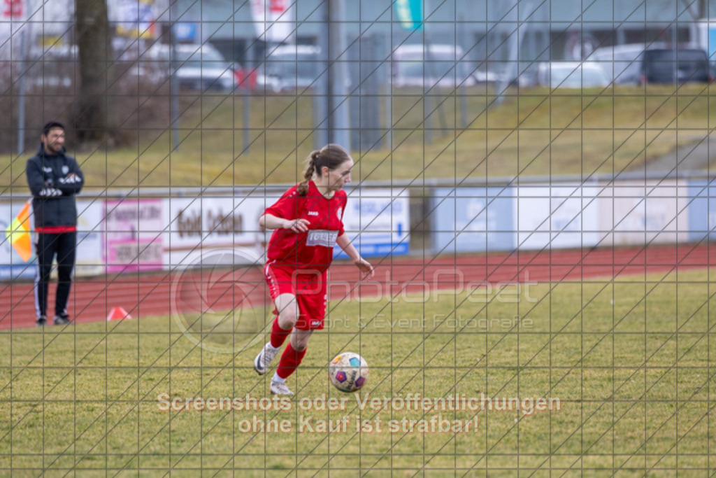 20250223_140216_0413 | #,1.FC Donzdorf (rot) vs. TSV Tettnang (schwarz), Fussball, Frauen-WFV-Pokal Achtelfinale, Saison 2024/2025, Rasenplatz Lautertal Stadion, Süßener Straße 16, 73072 Donzdorf, 23.02.2025 - 13:00 Uhr,Foto: PhotoPeet-Sportfotografie/Peter Harich