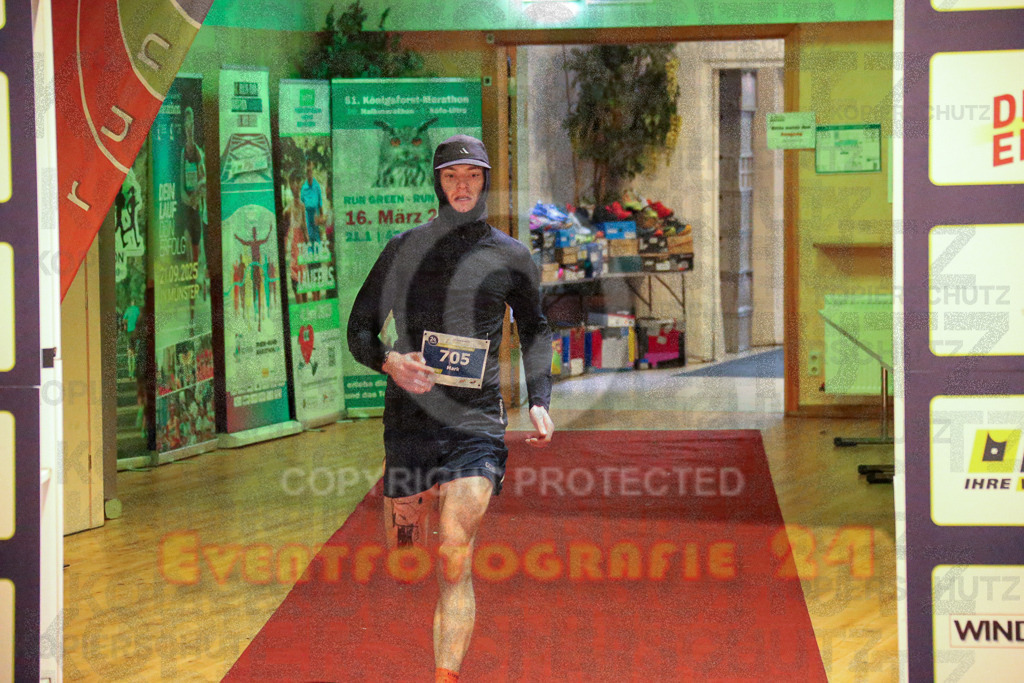 241208_1054_EX1_3983 | Sportfotografie im Rhein-Sieg Kreis, Köln, Bonn, NRW, Rheinland Pfalz, Hessen, etc. Unser Tätigkeitsfeld umfasst den Laufsport vom Volkslauf über den Marathon, Duathlon, Triathon bis zum Ultralauf wie Kölnpfad Ultra oder Schindertrail.