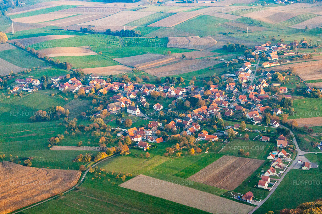 Aerial view: View of the town in Memmelshoffen in the state Bas-Rhin, France.Photo: IMG_54243.jpg taken on 10/21/2012 by Werner Riehm/FLY-FOTO.comResolution of the original: 4752 x 3168 px