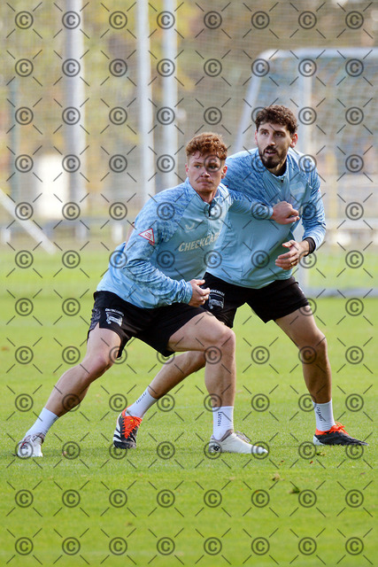 RGE_6477c | Hertha BSC, 2.Bundesliga, Herren, Saison 2025/26, Training, Montag 13.10. 2025 im Bild von li. Sebastian Groenning (Hertha BSC), Agustin Rogel ( Hertha BSC ),  Fotograf:  Ralf Gebhardt - Realisiert mit Pictrs.com