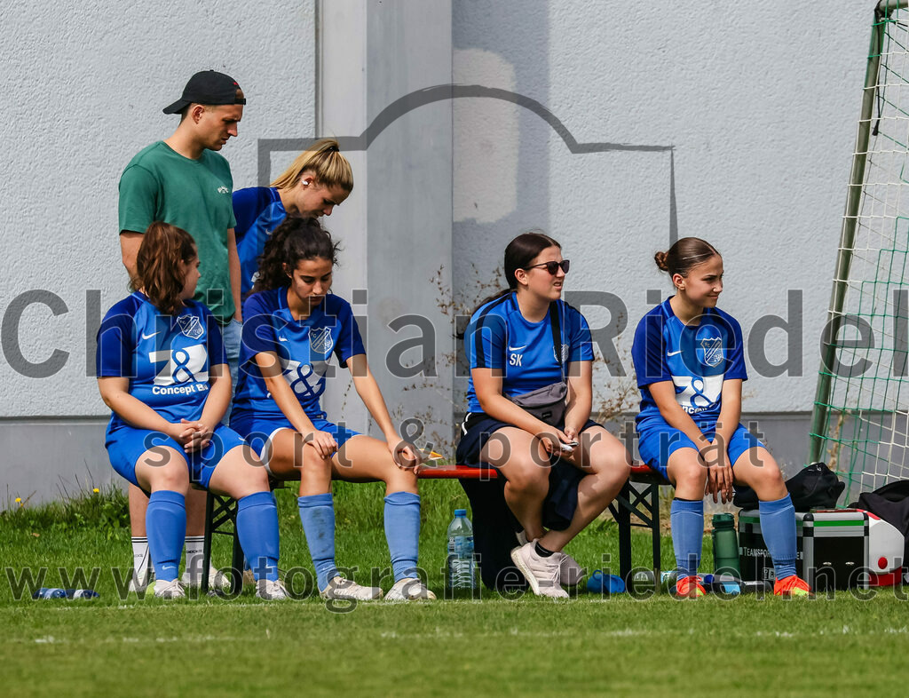 2023-09-03_106_Teamware_Cup_2023 | Oberding, Deutschland, 03.09.2023:
Fußball, TS Teamwear Cup 2023, Vorrunde, FC Schwaig gegen FC Langengeisling, Endergebnis: 

Foto: Christian Riedel / fotografie-riedel.net