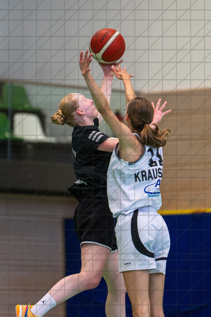 2. DBBL Nord 25/26 | Saisonvorbereitung des BBC Osnabrück | KREUZHERMES Charlotte (BBC Osnabrück #17) //  Osnabrück / Deutschland / 26.06.25: 2. DBBL Nord 25/26 | Saisonvorbereitung des BBC Osnabrück //   CREDIT:www.bullenfotos.de, Martin König, Hörner Weg 40, D-49078 Osnabrück, +4917663732967 // Nutzung und Weitergabe nur zu den vereinbarten Zwecken. Presseanfragen an Ersteller. Alle Rechte beim Ersteller. Honorierung nach MFM. - Realisiert mit Pictrs.com