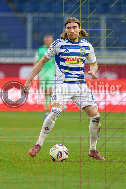 22.03.2026, GER, Fussball, Herren, 3. Liga, Saison 2025/2026, MSV Duisburg - 1860 München | Joshua Bitter (MSV Duisburg) in Aktion am Ball, Einzelaktion 