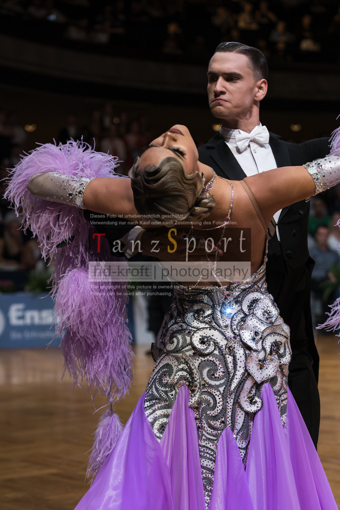 20250820_WDSF Standard Rising Stars R3-3271 | Tanzsportbilder, Standardtanz, Lateintanz, WDSF, DTV, LTVB, dancecomp, goc, hessen tanzt, blaues band der spree, walzer, tango, wiener walzer, slowfox, quickstepp, samba, rumba, cha-cha-cha, paso doble. jive, hd-kroft photography, turniertanzsport