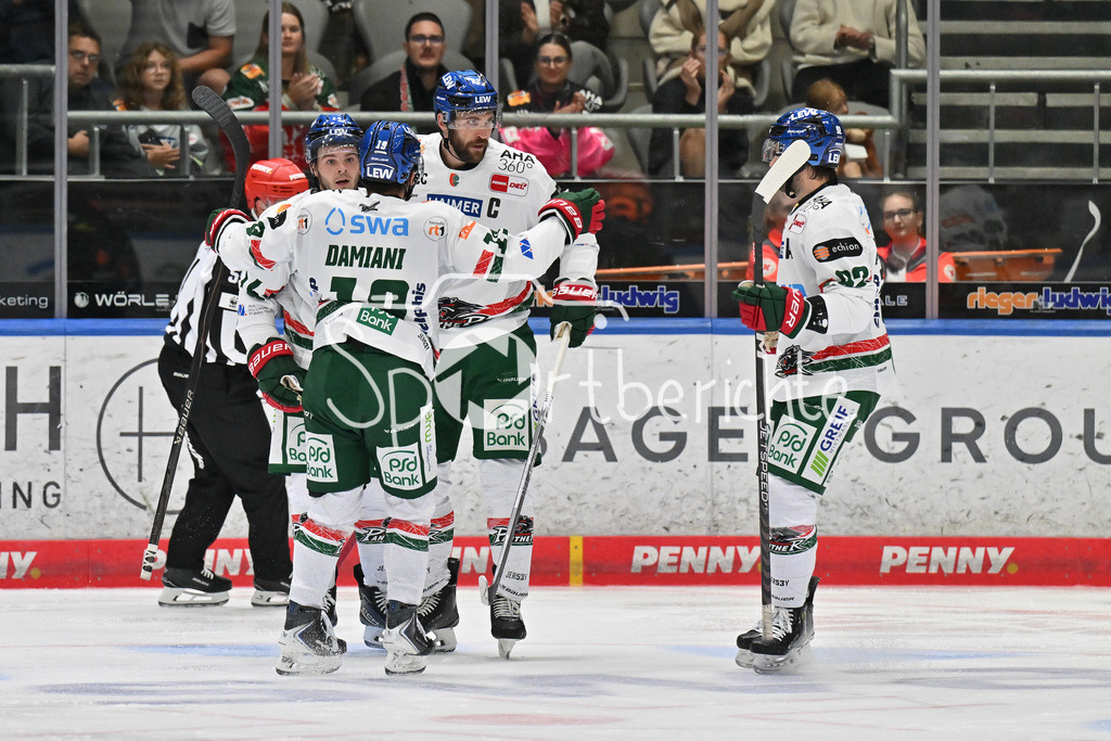 Augsburger Panther - Moser Medical Graz99ers | Jubel der Panther nach dem Treffer zum 2-0 druch Alexandre GRENIER (Augsburger Panther 82) / Tor / Torschuetze / Freude / Happy / Testspiel: Augsburger Panther - Moser Medical Graz99ers; Curt Frenzel Stadion am 31.08.2025