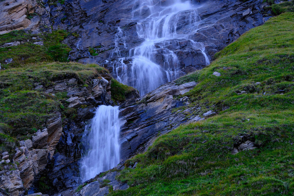 Wasserfall am Grossglockner Gebirge | Kärnten, Austria - September 06, 2025: Wasserfall am Grossglockner Gebirge. - Realisiert mit Pictrs.com
