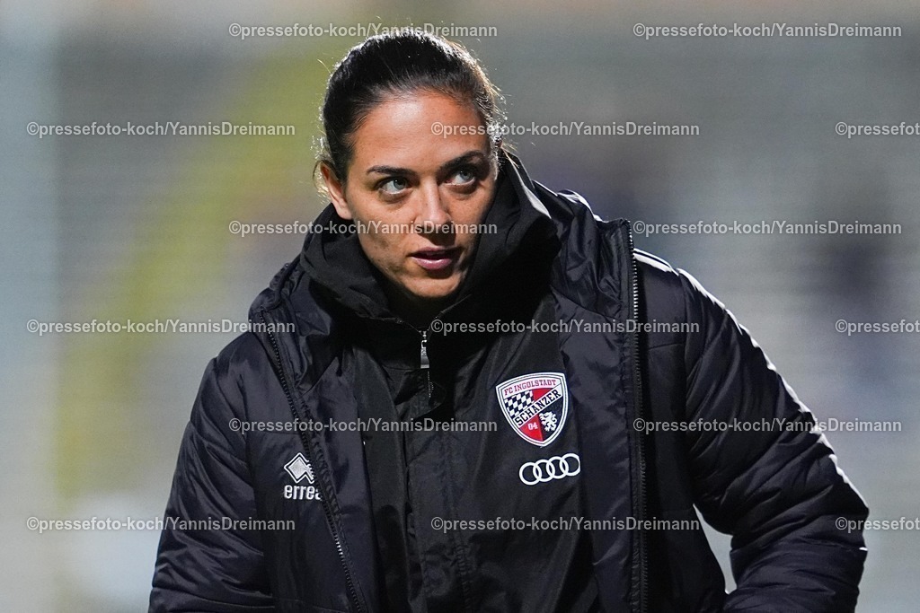 xYDR31102501005 | 31.10.2025, xydrx, Fußball, 3.Liga, FC Viktoria Köln - FC Ingolstadt 04, Saison 2025 2026, Sportpark Höhenberg: Sabrina Wittmann (Cheftrainerin FC Ingolstadt)  DFB regulations prohibit any use of photographs as image sequences and or quasi-video.