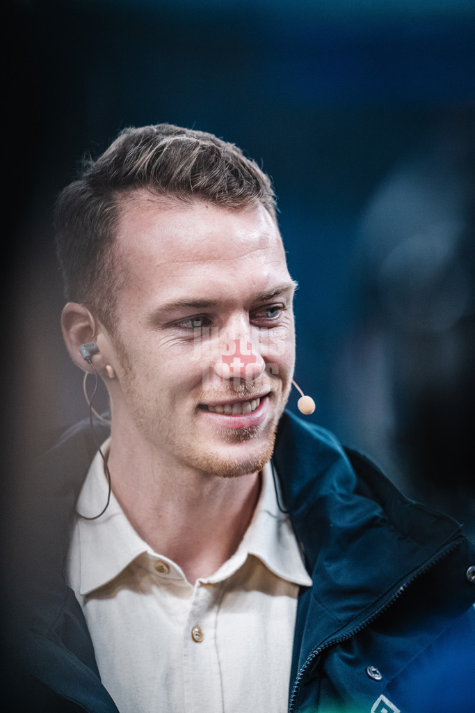 Fußball | Männer | Saison 2023/2024 | 2. Fußball-Bundesliga | 21. Spieltag | Hamburger SV vs. Hannover 96 | 09.02.2024 | Sebastian Schonlau (#4, HSV) vor dem Spiel im Interview