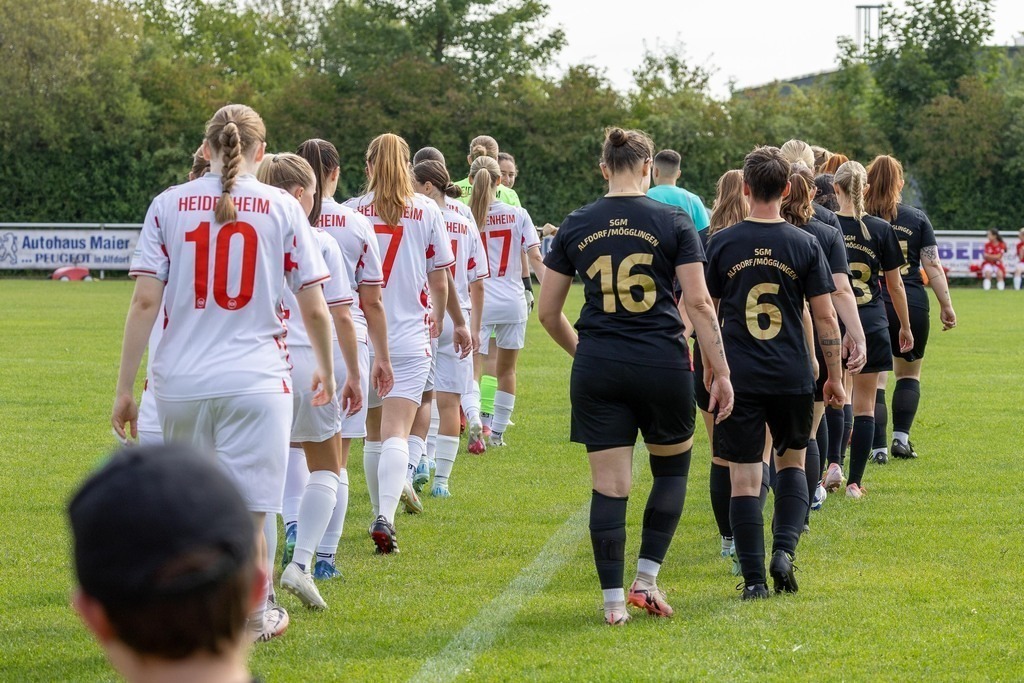 Fußball I FRAUEN I Saison 2025-2026 I Freundschaftsspiel I SGM Alfdorf-Mögglingen - 1FC Heidenheim 1846 I_250817_6931 | Fotopresso – Sportfotografie in Heidenheim & Umgebung. Professionelle Sportfotografie für unvergessliche Momente. Dynamische Action-Shots, emotionale Szenen & hochwertige Bilder. - Realisiert mit Pictrs.com